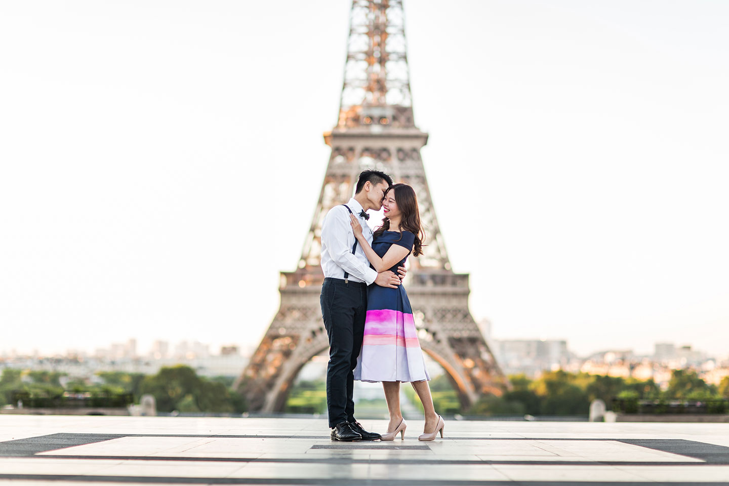Love shoot Paris Eiffel Tower