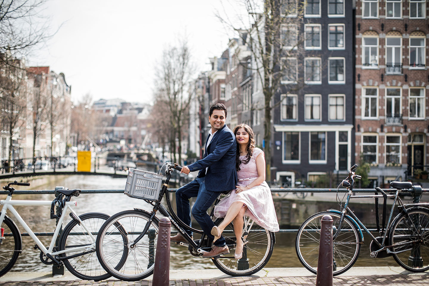 Photoshoot of an Indian couple in Amsterdam, the Netherlands