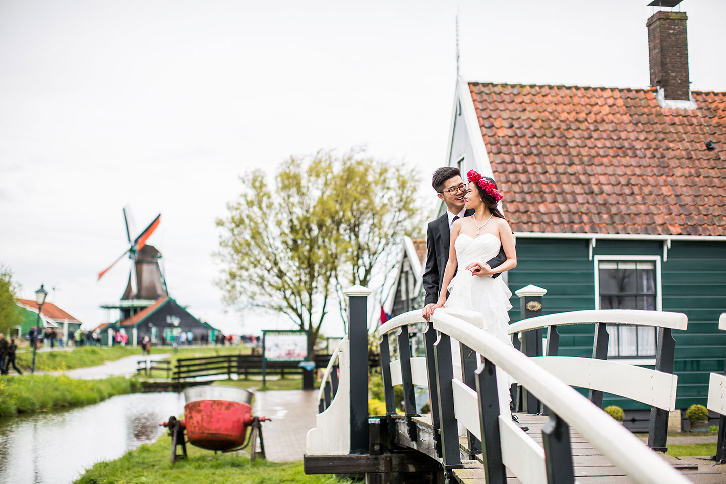 Romantic pre-wedding in windmill village near Amsterdam