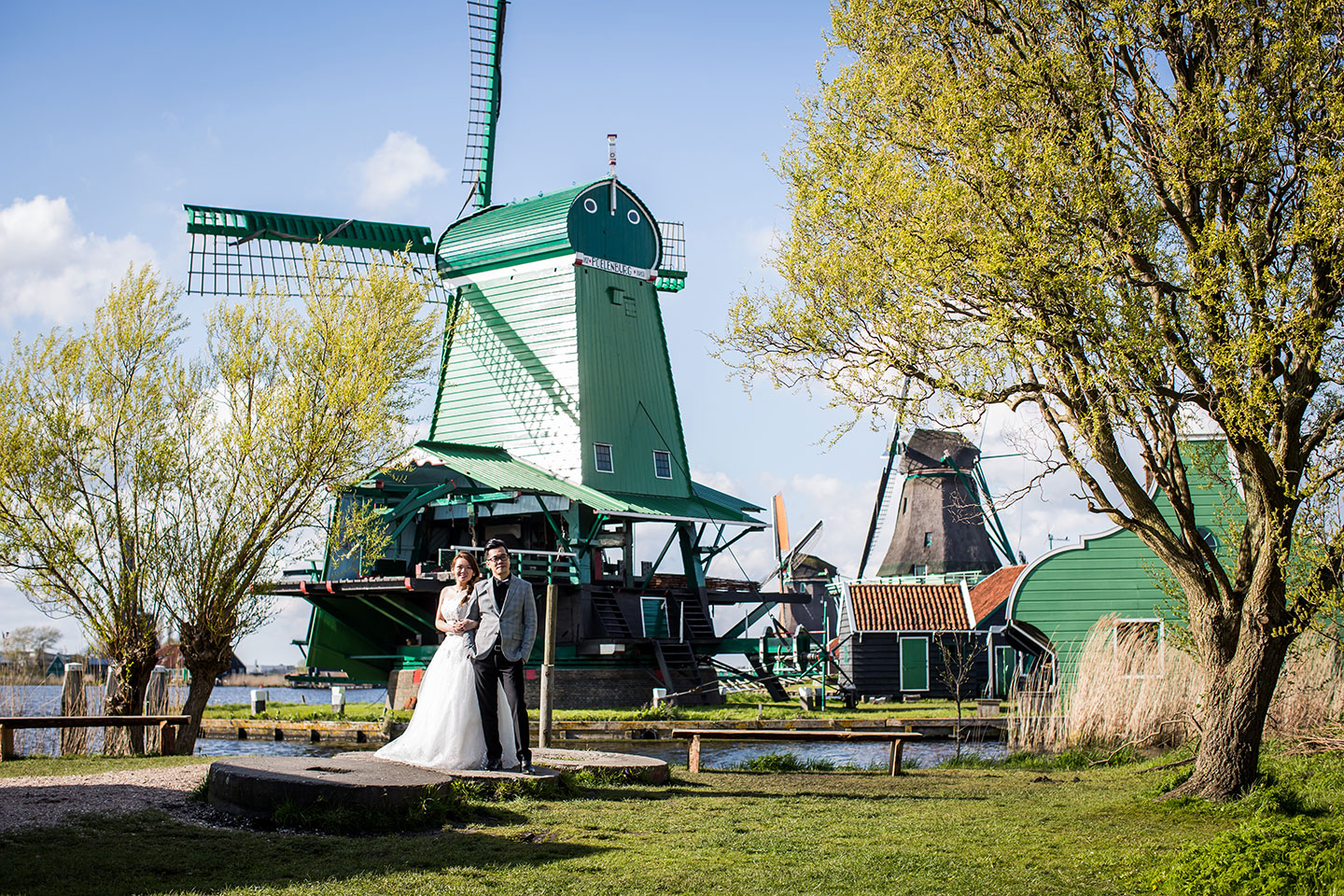 Dutch pre-wedding shoot windmills