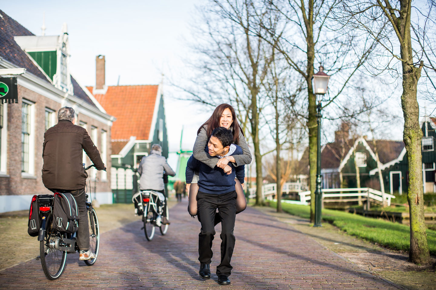 10-Zaanse-Schans-Amsterdam-prewedding-love-shoot