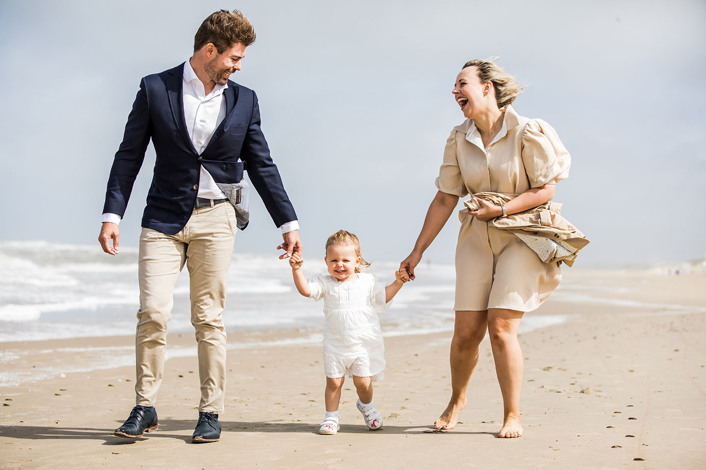 Fotoshoot gezin op het strand in Noord-Holland
