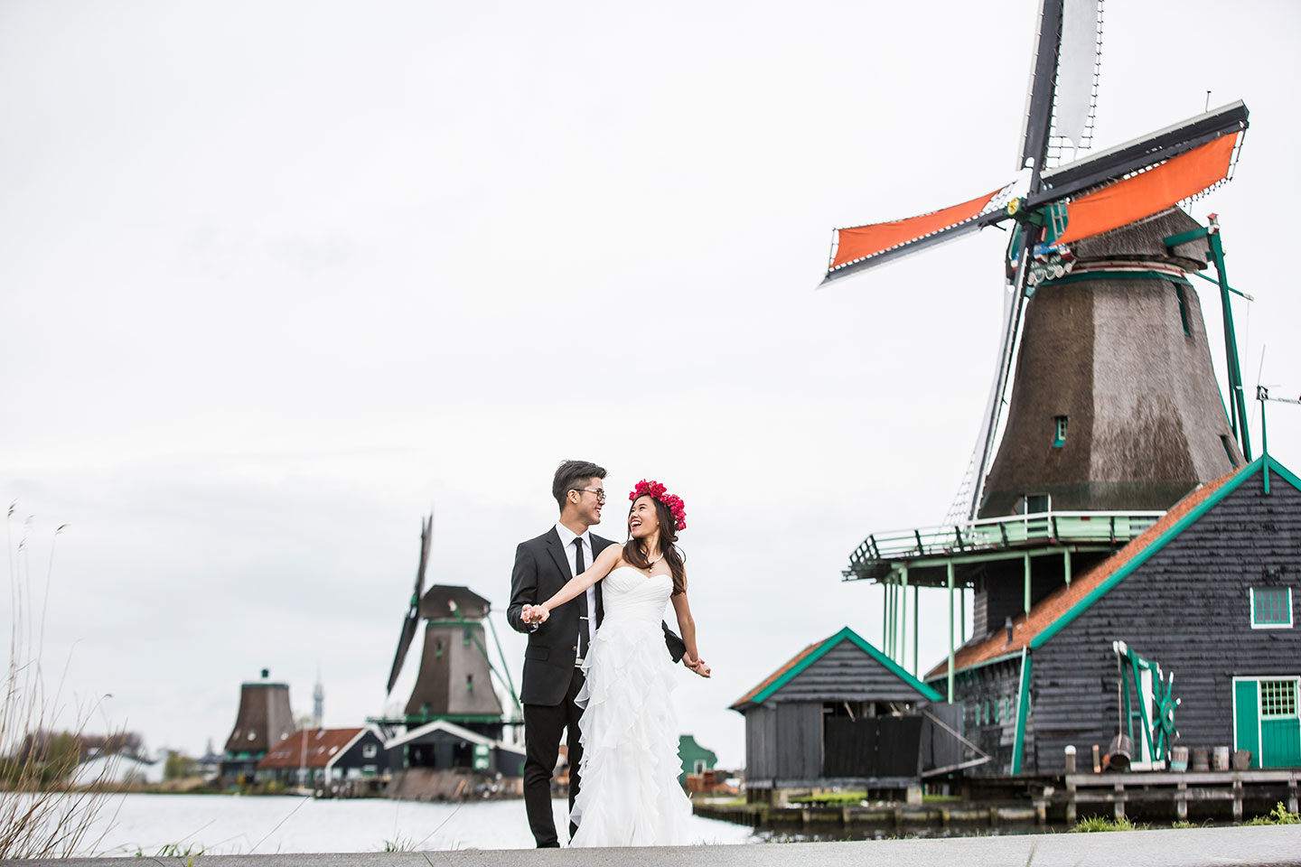 Windmills pre-wedding shoot in the Netherlands