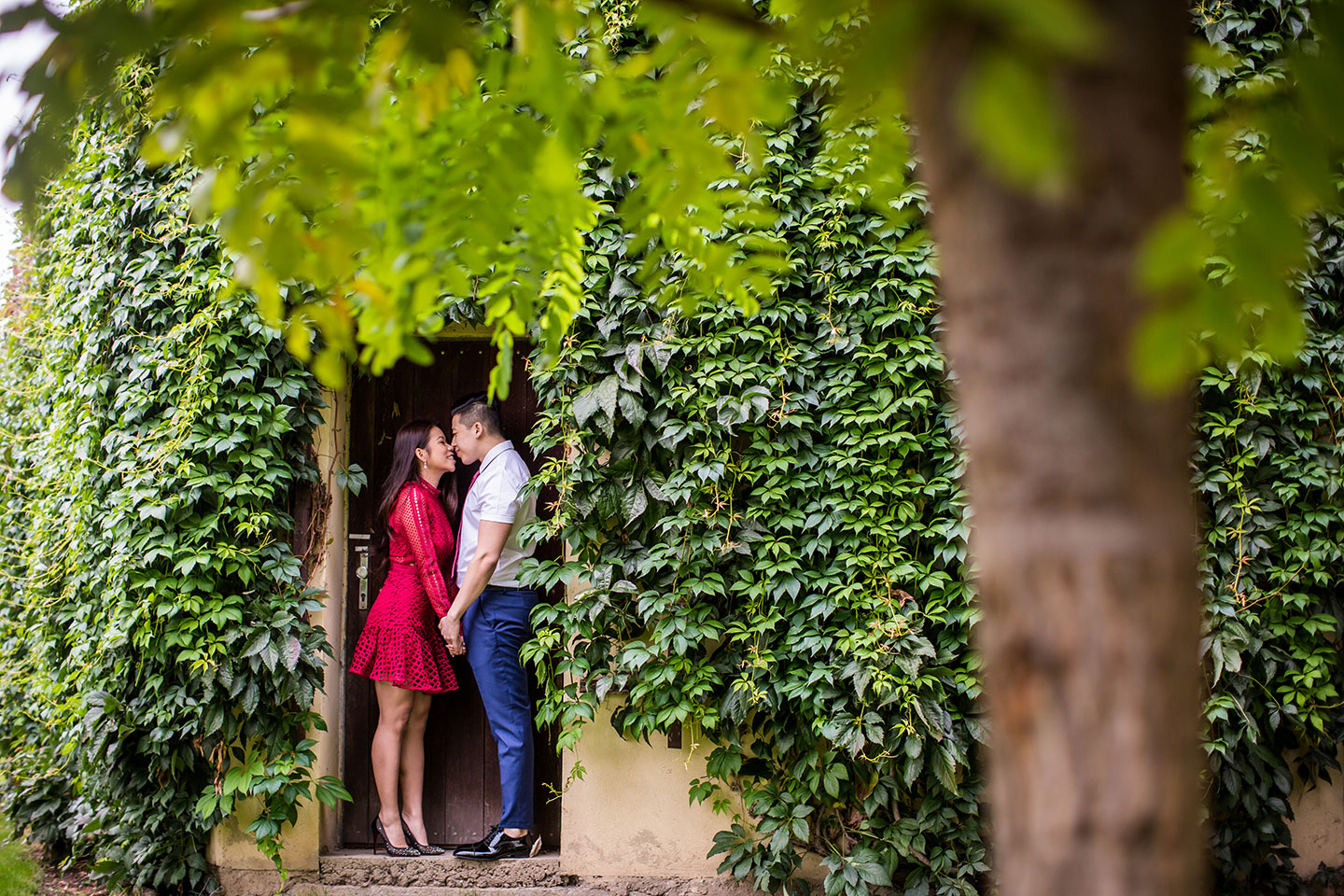 Couple shoot in the streets of Prague, Czech Republic