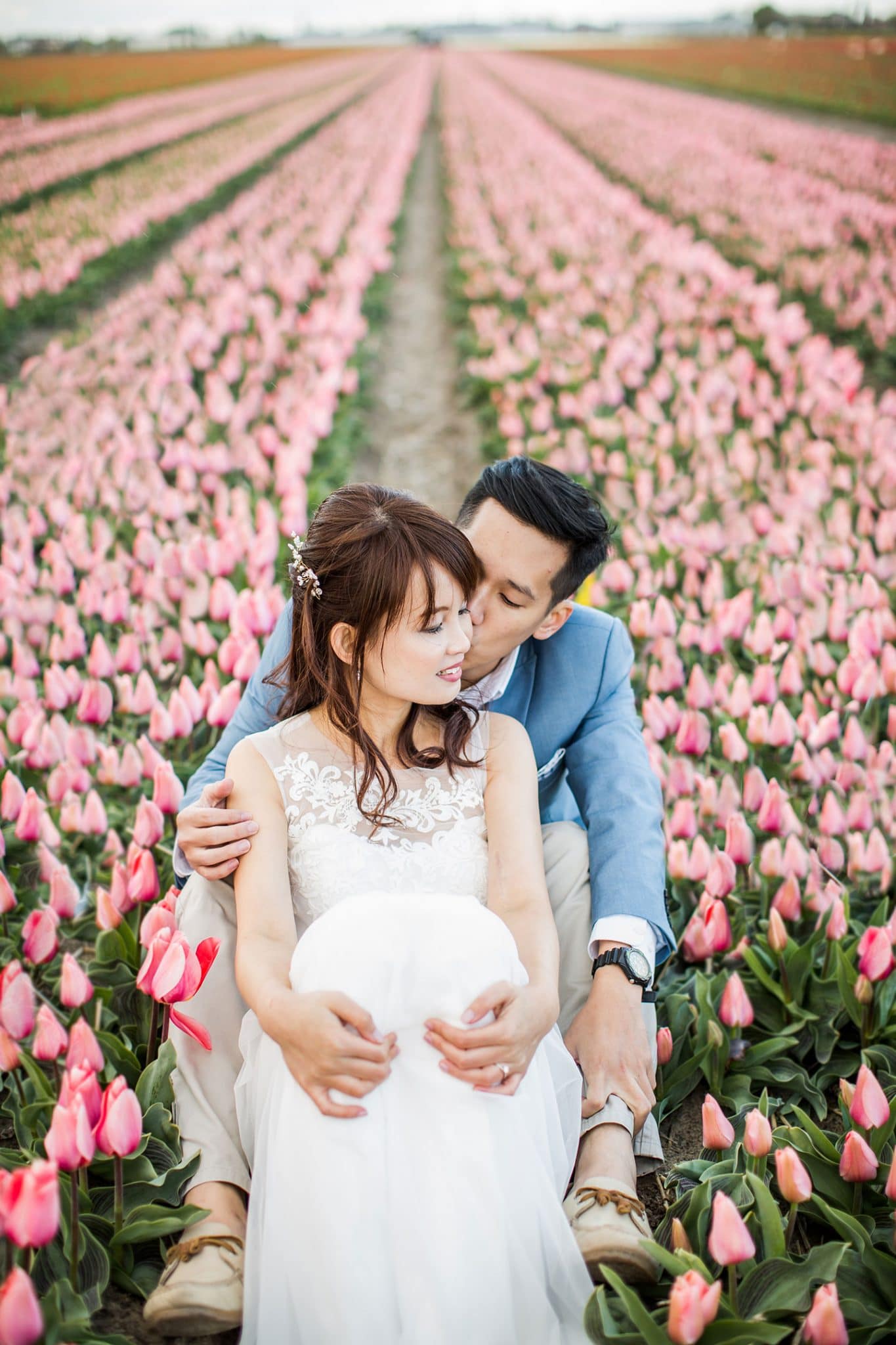 Photoshoot of a couple in the tulip fields of the Netherlands