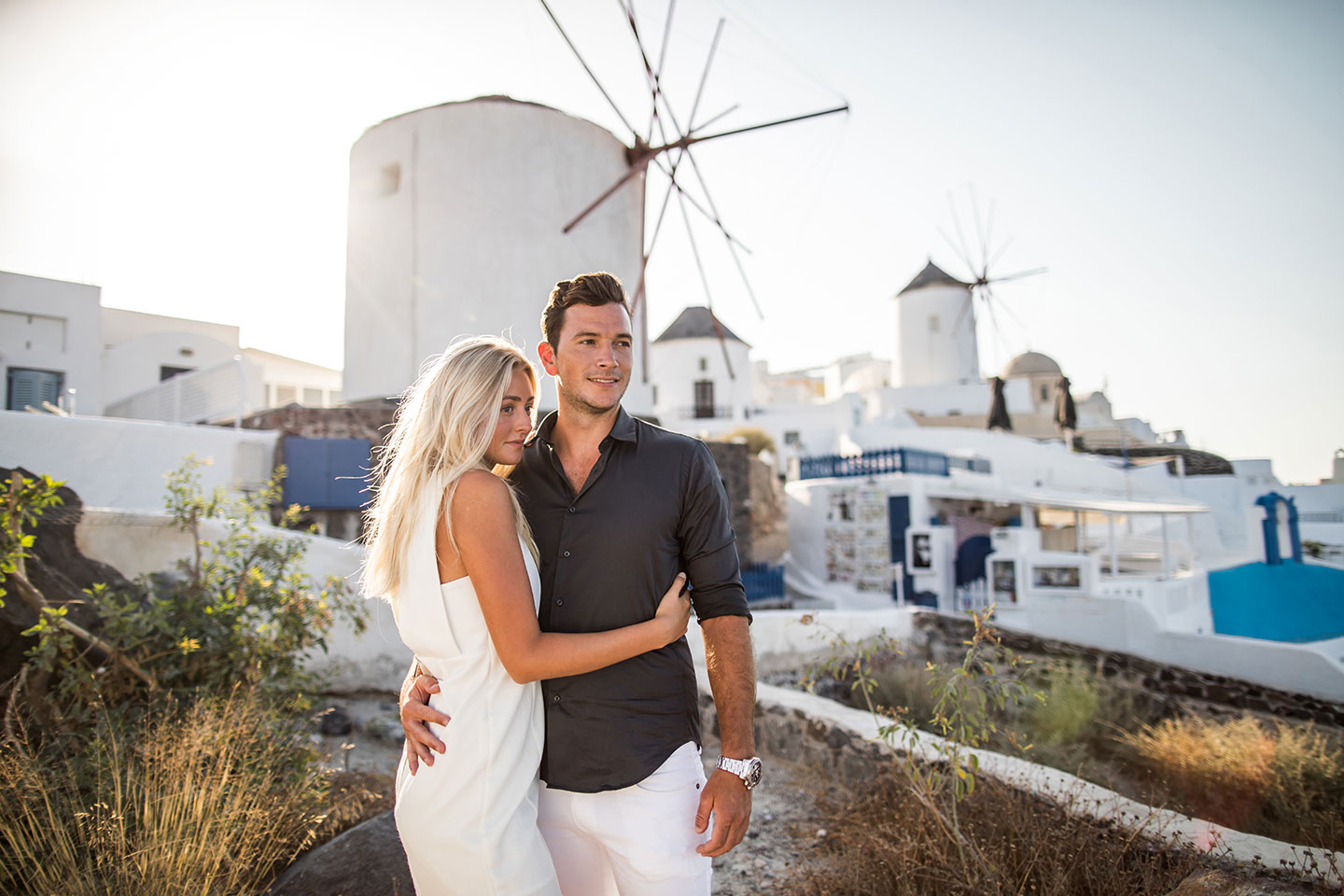 Photoshoot couple in Santorini