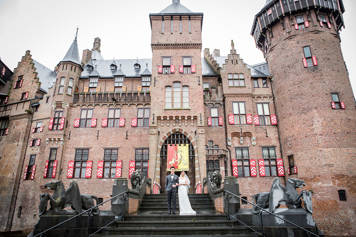 Pre-wedding castle photography in Europe