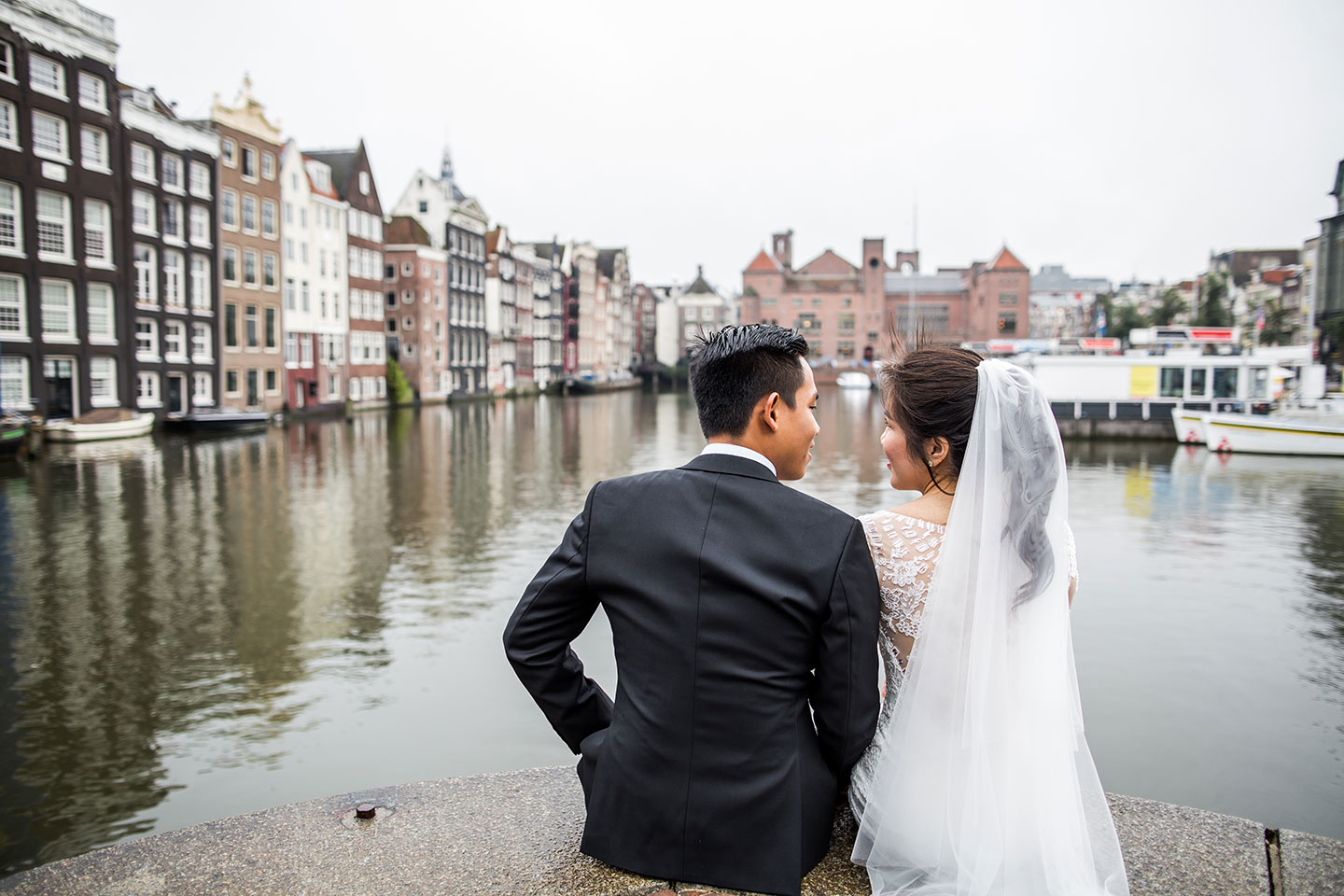 Photo shoot couple in Amsterdam, the Netherlands