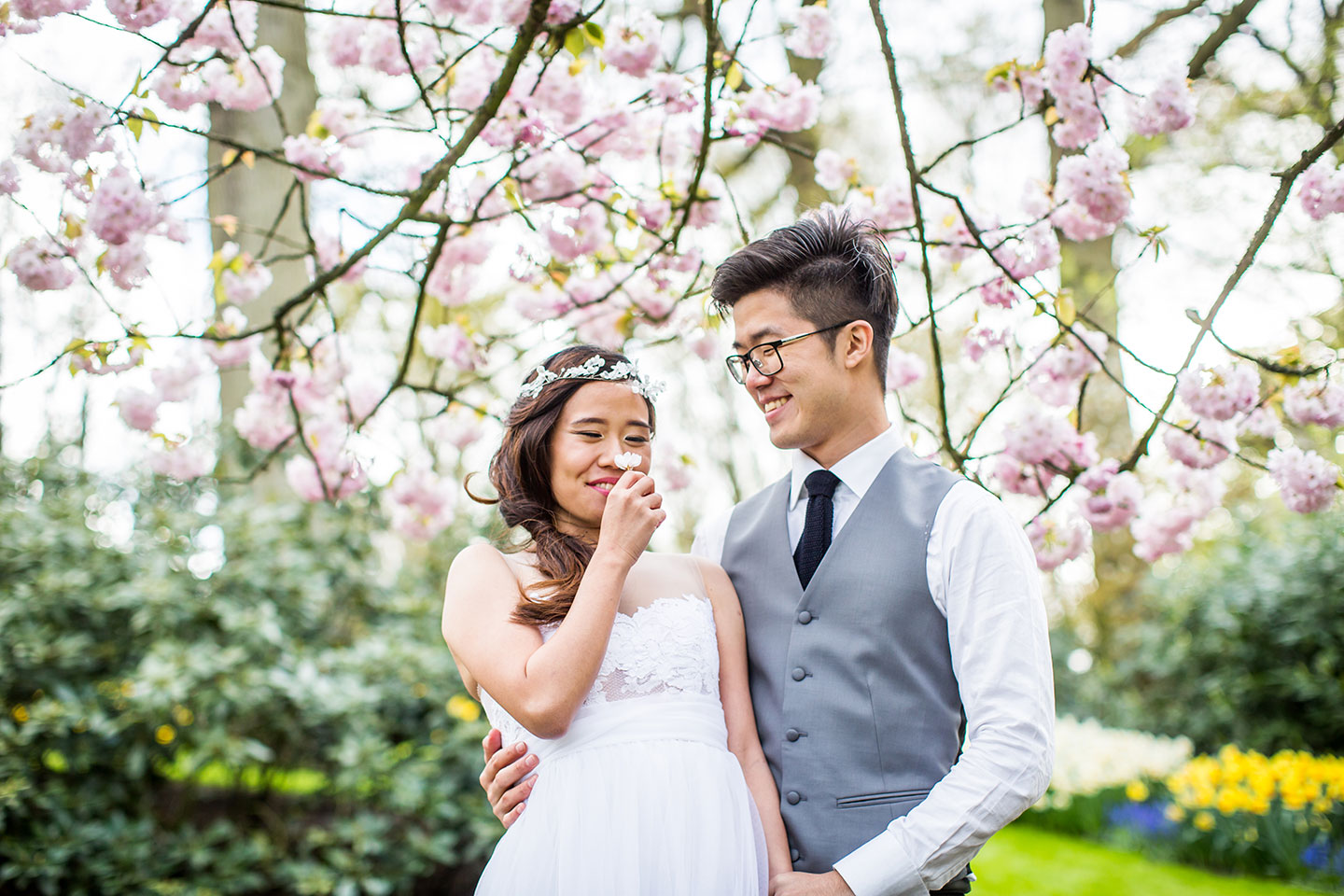 Prewedding photoshoot in the cherry blossom