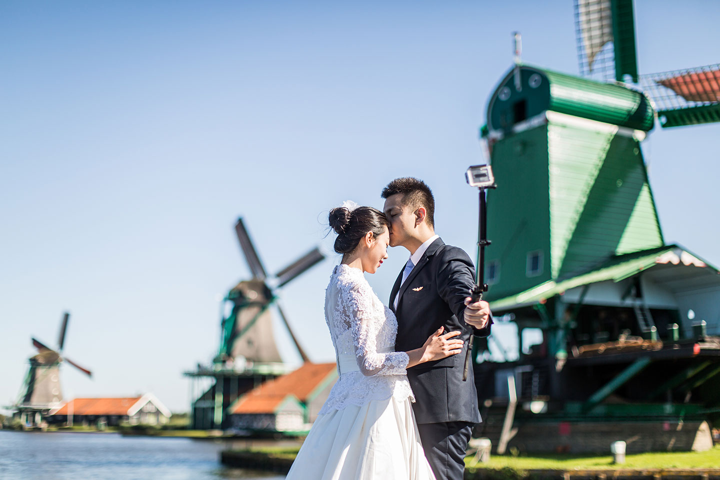 Wedding photo shoot in the Netherlands at the windmill village near Amsterdam