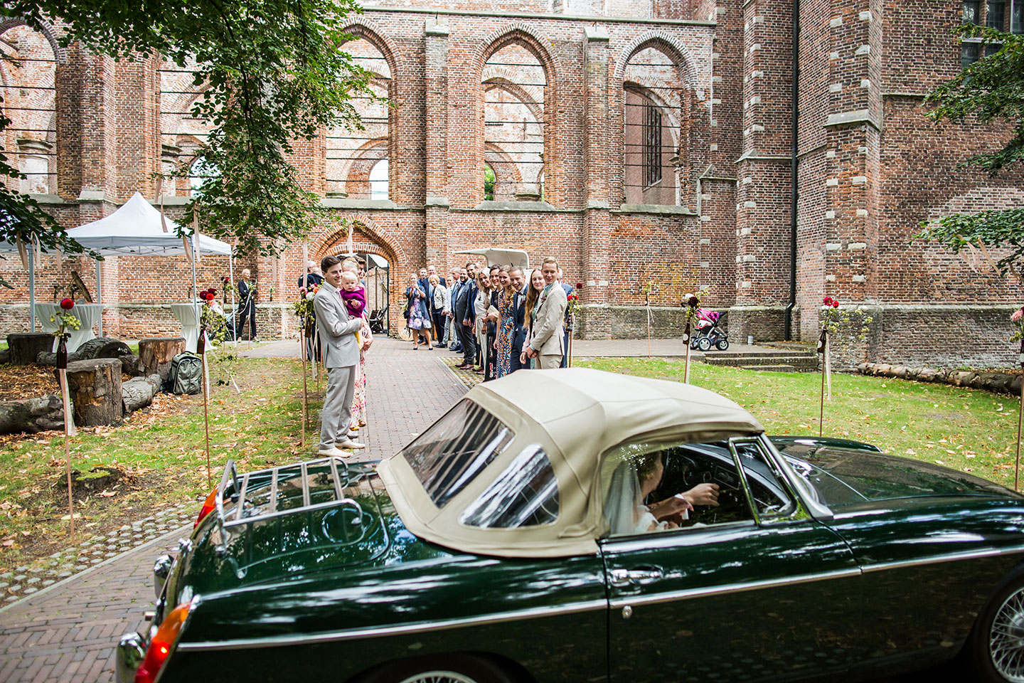 Bruidsfotograaf Oude Kerk Dongen trouwauto