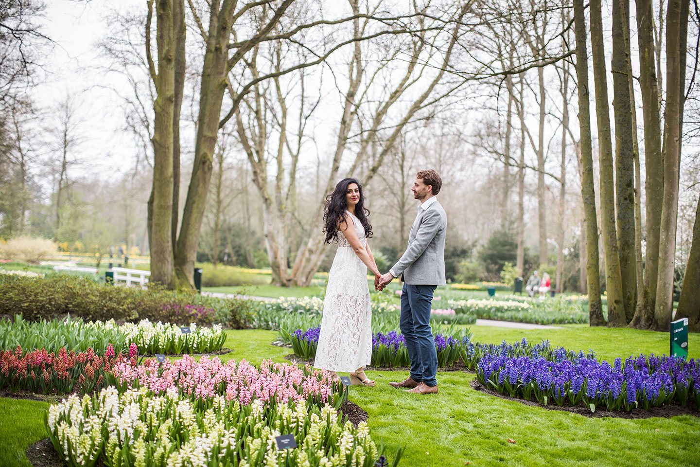Prewedding photographer Keukenhof flower gardens Netherlands